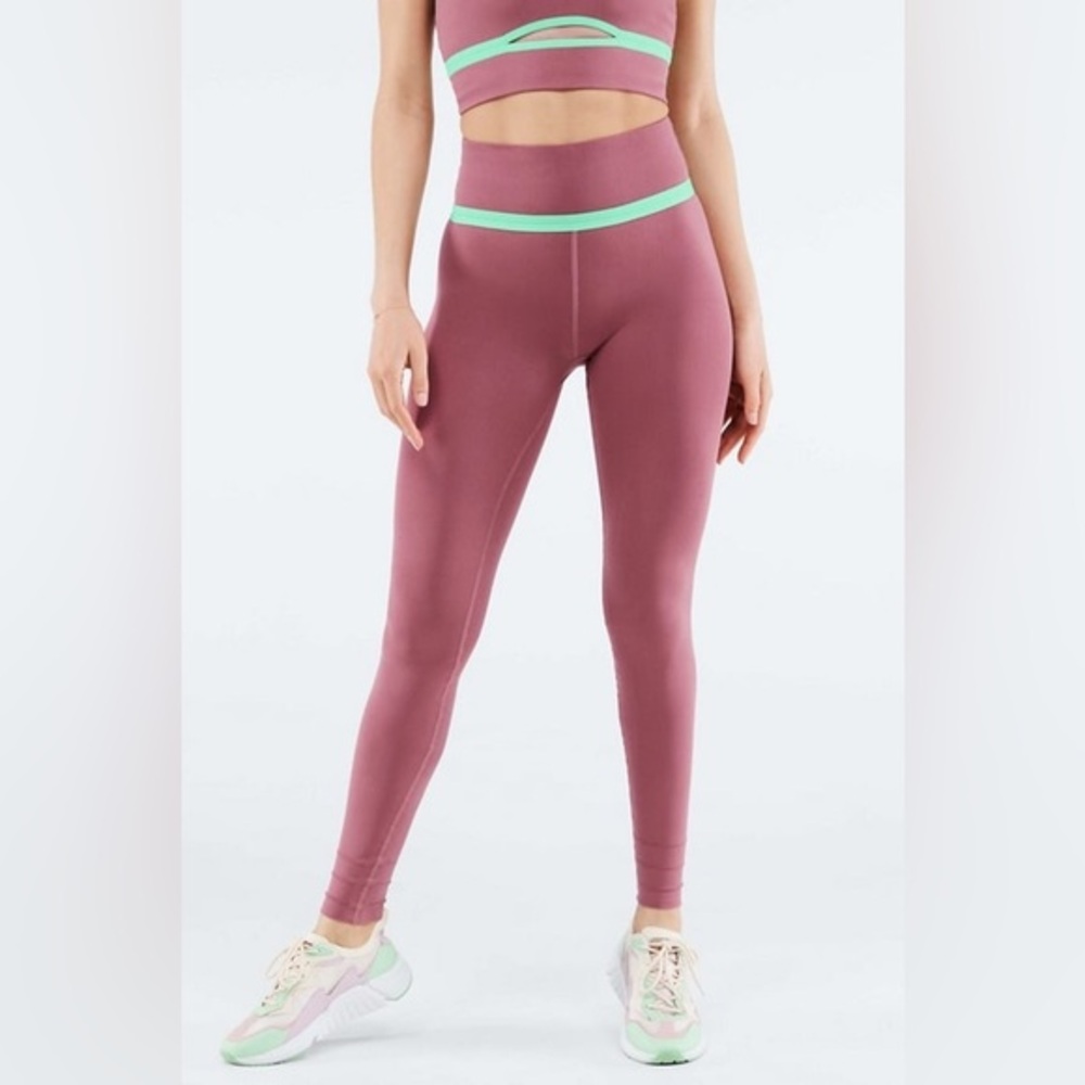 Fabletics || NWOT SculptKnit® High-Waisted Cut-out Legging (M)